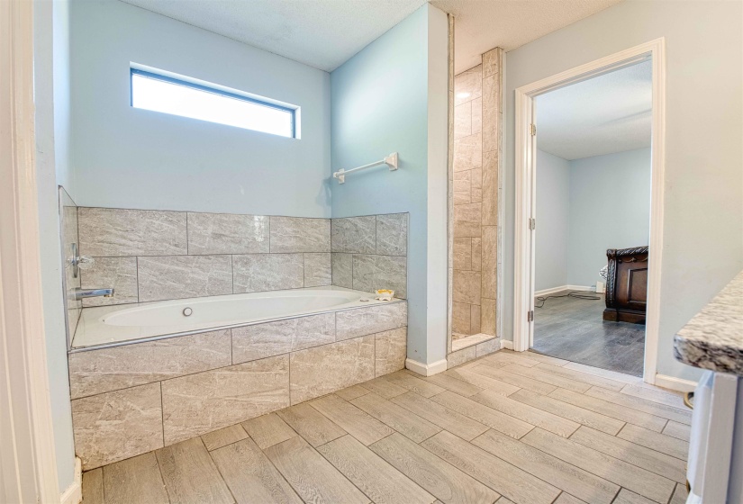 6348 EASTBRIER DR, Bartlett, Tennessee 38135, 5 Bedrooms Bedrooms, 7 Rooms Rooms,3 BathroomsBathrooms,Residential,For Sale,EASTBRIER,10220776
