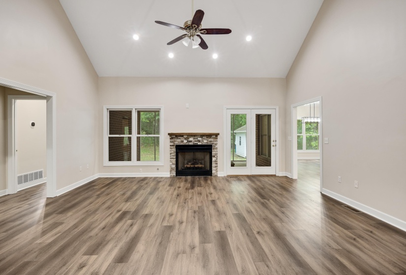 315 DEERFIELD CV, Somerville, Tennessee 38068, 4 Bedrooms Bedrooms, 8 Rooms Rooms,3.1 BathroomsBathrooms,Residential,For Sale,DEERFIELD,10220780