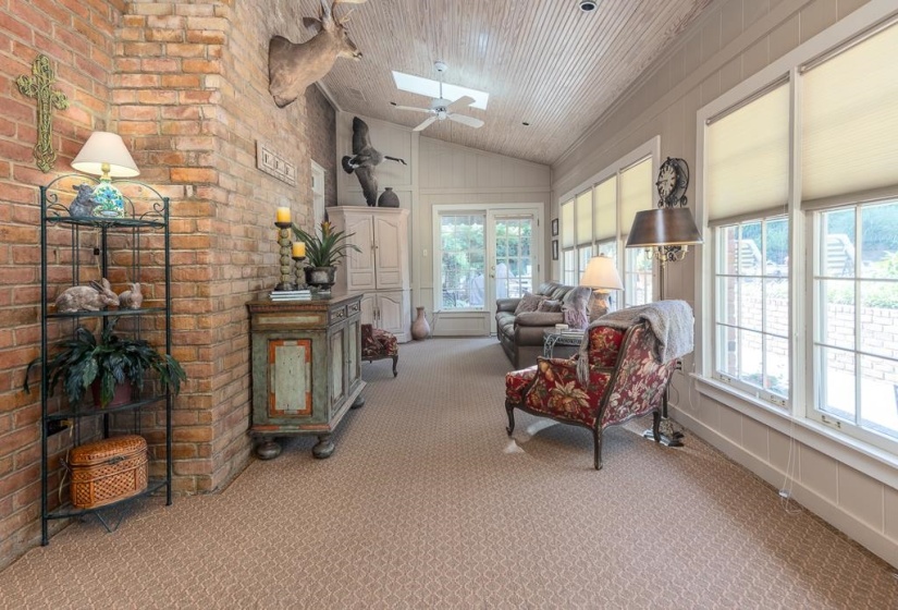 6362 MASSEY HILL RD, Memphis, Tennessee 38120, 3 Bedrooms Bedrooms, 7 Rooms Rooms,2.1 BathroomsBathrooms,Residential,For Sale,MASSEY HILL,10220791