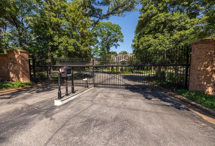 6362 MASSEY HILL RD, Memphis, Tennessee 38120, 3 Bedrooms Bedrooms, 7 Rooms Rooms,2.1 BathroomsBathrooms,Residential,For Sale,MASSEY HILL,10220791