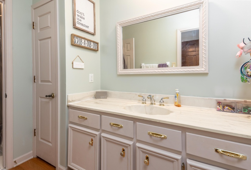 2839 HONEY TREE DR, Germantown, Tennessee 38138, 4 Bedrooms Bedrooms, 8 Rooms Rooms,2.1 BathroomsBathrooms,Residential,For Sale,HONEY TREE,10220794