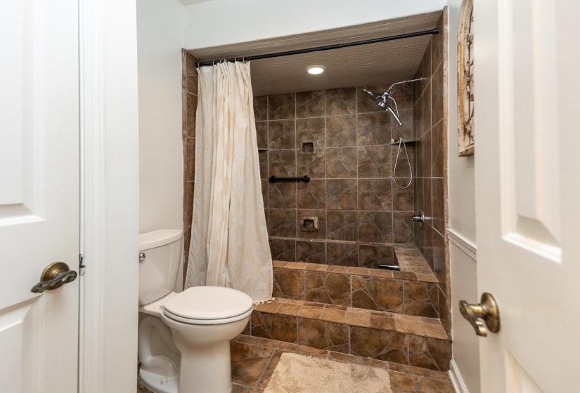 2839 HONEY TREE DR, Germantown, Tennessee 38138, 4 Bedrooms Bedrooms, 8 Rooms Rooms,2.1 BathroomsBathrooms,Residential,For Sale,HONEY TREE,10220794
