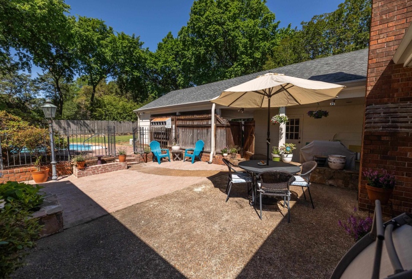 2839 HONEY TREE DR, Germantown, Tennessee 38138, 4 Bedrooms Bedrooms, 8 Rooms Rooms,2.1 BathroomsBathrooms,Residential,For Sale,HONEY TREE,10220794