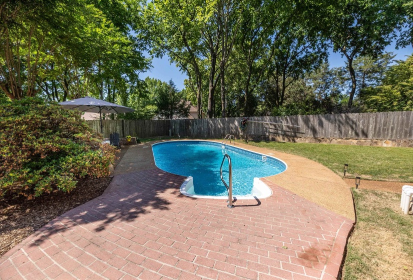 2839 HONEY TREE DR, Germantown, Tennessee 38138, 4 Bedrooms Bedrooms, 8 Rooms Rooms,2.1 BathroomsBathrooms,Residential,For Sale,HONEY TREE,10220794