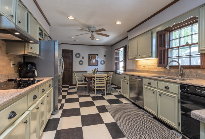 2839 HONEY TREE DR, Germantown, Tennessee 38138, 4 Bedrooms Bedrooms, 8 Rooms Rooms,2.1 BathroomsBathrooms,Residential,For Sale,HONEY TREE,10220794