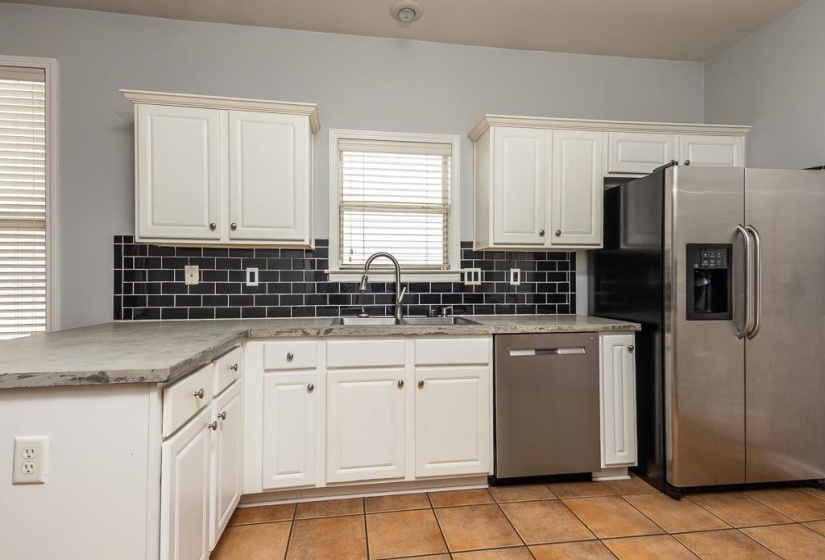 1340 ISLAND TOWN DR, Memphis, Tennessee 38103, 3 Bedrooms Bedrooms, 5 Rooms Rooms,2 BathroomsBathrooms,Residential,For Sale,ISLAND TOWN,10220795