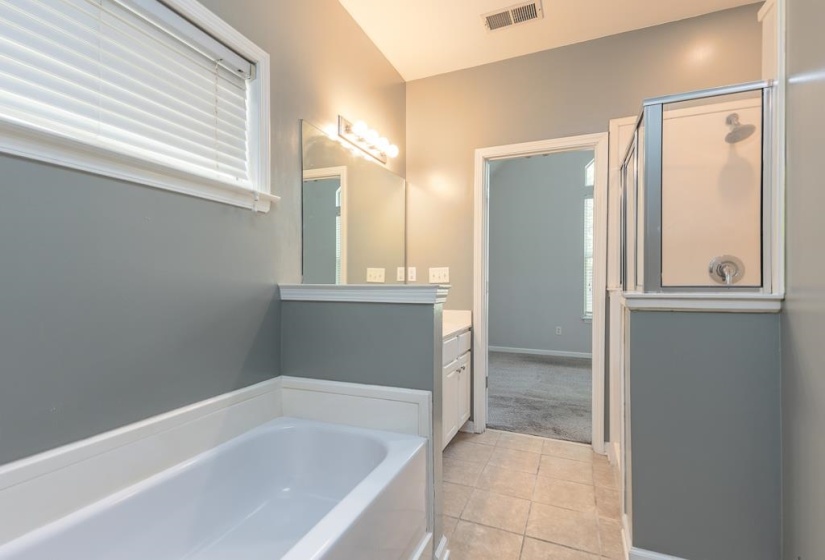 1340 ISLAND TOWN DR, Memphis, Tennessee 38103, 3 Bedrooms Bedrooms, 5 Rooms Rooms,2 BathroomsBathrooms,Residential,For Sale,ISLAND TOWN,10220795