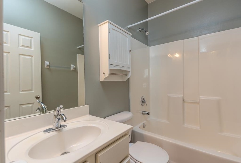 1340 ISLAND TOWN DR, Memphis, Tennessee 38103, 3 Bedrooms Bedrooms, 5 Rooms Rooms,2 BathroomsBathrooms,Residential,For Sale,ISLAND TOWN,10220795