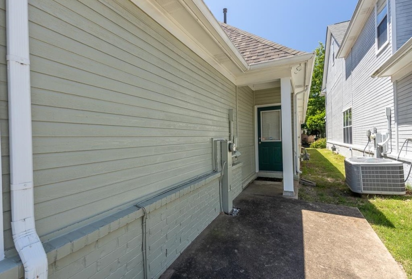 1340 ISLAND TOWN DR, Memphis, Tennessee 38103, 3 Bedrooms Bedrooms, 5 Rooms Rooms,2 BathroomsBathrooms,Residential,For Sale,ISLAND TOWN,10220795