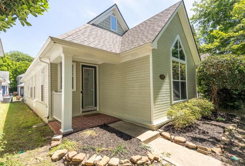 1340 ISLAND TOWN DR, Memphis, Tennessee 38103, 3 Bedrooms Bedrooms, 5 Rooms Rooms,2 BathroomsBathrooms,Residential,For Sale,ISLAND TOWN,10220795