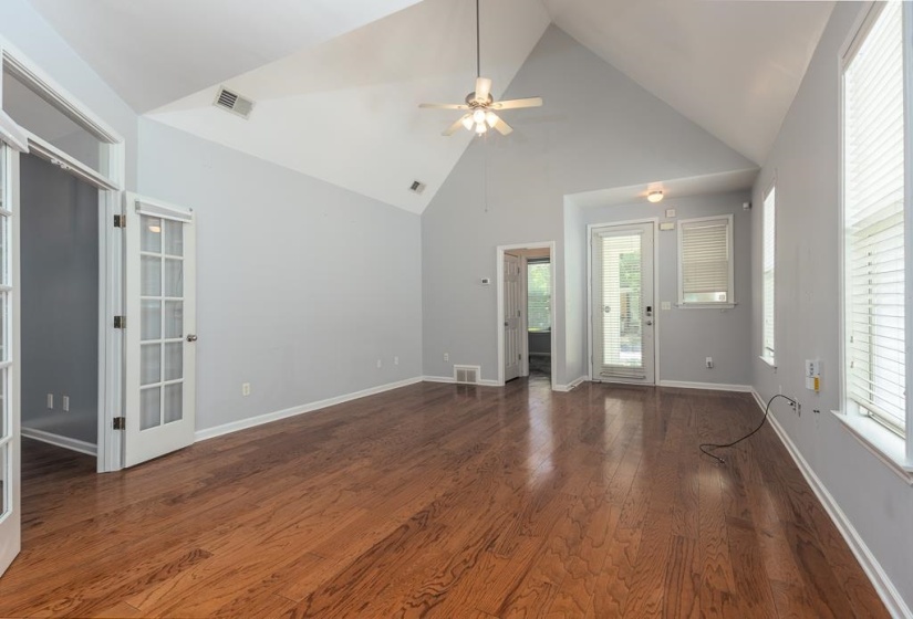 1340 ISLAND TOWN DR, Memphis, Tennessee 38103, 3 Bedrooms Bedrooms, 5 Rooms Rooms,2 BathroomsBathrooms,Residential,For Sale,ISLAND TOWN,10220795