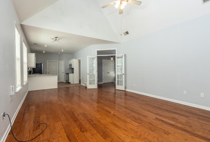1340 ISLAND TOWN DR, Memphis, Tennessee 38103, 3 Bedrooms Bedrooms, 5 Rooms Rooms,2 BathroomsBathrooms,Residential,For Sale,ISLAND TOWN,10220795