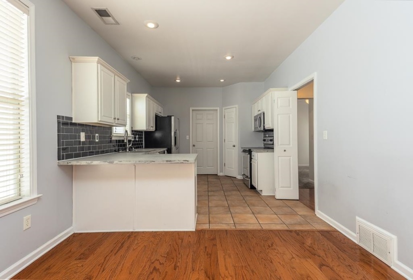 1340 ISLAND TOWN DR, Memphis, Tennessee 38103, 3 Bedrooms Bedrooms, 5 Rooms Rooms,2 BathroomsBathrooms,Residential,For Sale,ISLAND TOWN,10220795