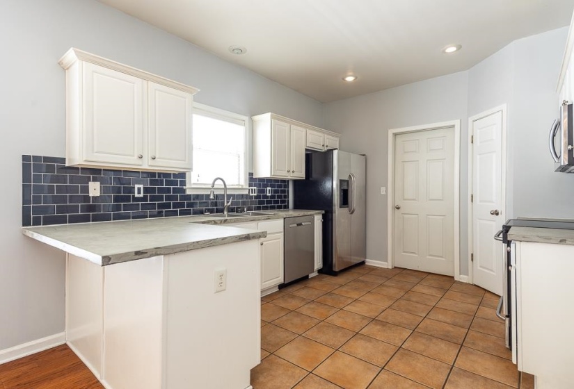 1340 ISLAND TOWN DR, Memphis, Tennessee 38103, 3 Bedrooms Bedrooms, 5 Rooms Rooms,2 BathroomsBathrooms,Residential,For Sale,ISLAND TOWN,10220795