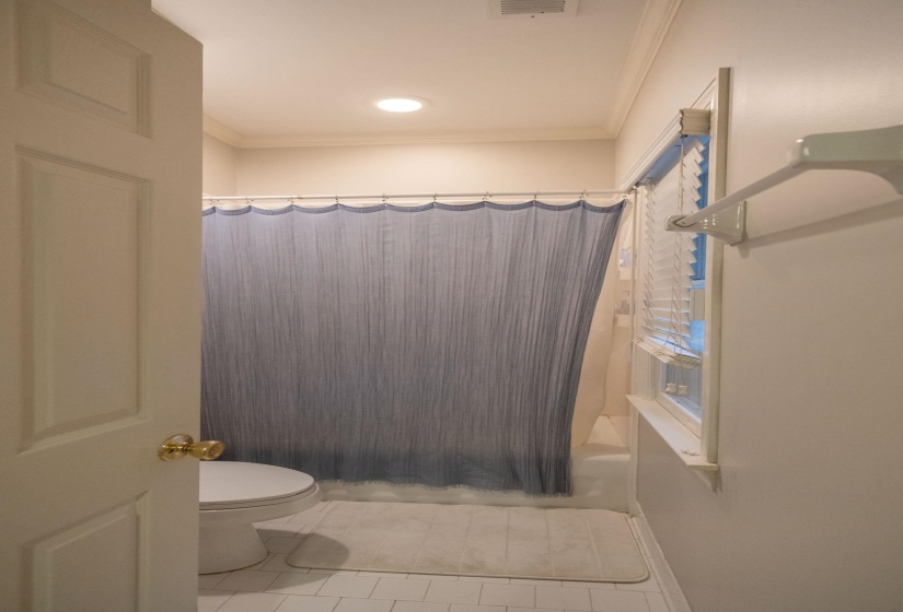 525 RIENZI DR, Memphis, Tennessee 38103, 2 Bedrooms Bedrooms, 5 Rooms Rooms,2.1 BathroomsBathrooms,Rental Properties,For Sale,RIENZI,10220801