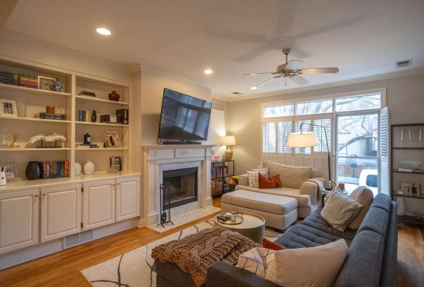 525 RIENZI DR, Memphis, Tennessee 38103, 2 Bedrooms Bedrooms, 5 Rooms Rooms,2.1 BathroomsBathrooms,Rental Properties,For Sale,RIENZI,10220801
