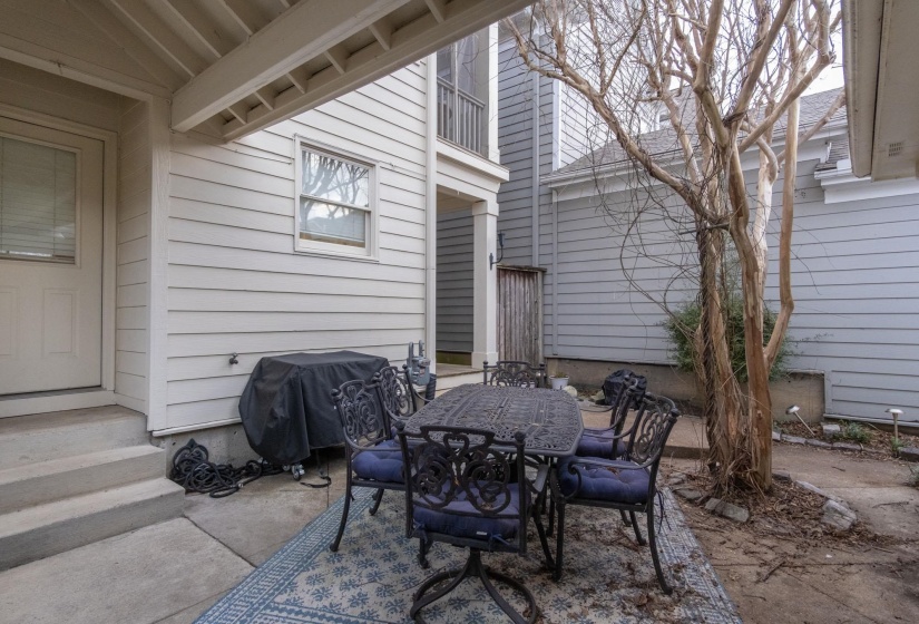 525 RIENZI DR, Memphis, Tennessee 38103, 2 Bedrooms Bedrooms, 5 Rooms Rooms,2.1 BathroomsBathrooms,Rental Properties,For Sale,RIENZI,10220801