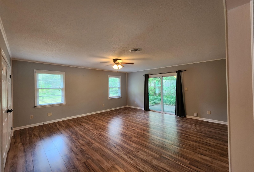 1315 WHITE STATION RD, Memphis, Tennessee 38117, 3 Bedrooms Bedrooms, 6 Rooms Rooms,1 BathroomBathrooms,Rental Properties,For Sale,WHITE STATION,10220808