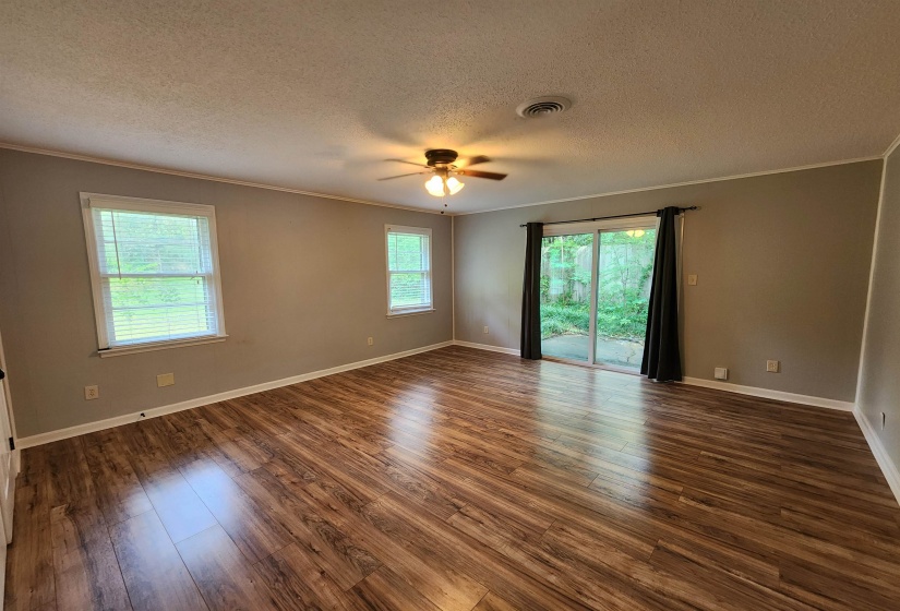 1315 WHITE STATION RD, Memphis, Tennessee 38117, 3 Bedrooms Bedrooms, 6 Rooms Rooms,1 BathroomBathrooms,Rental Properties,For Sale,WHITE STATION,10220808