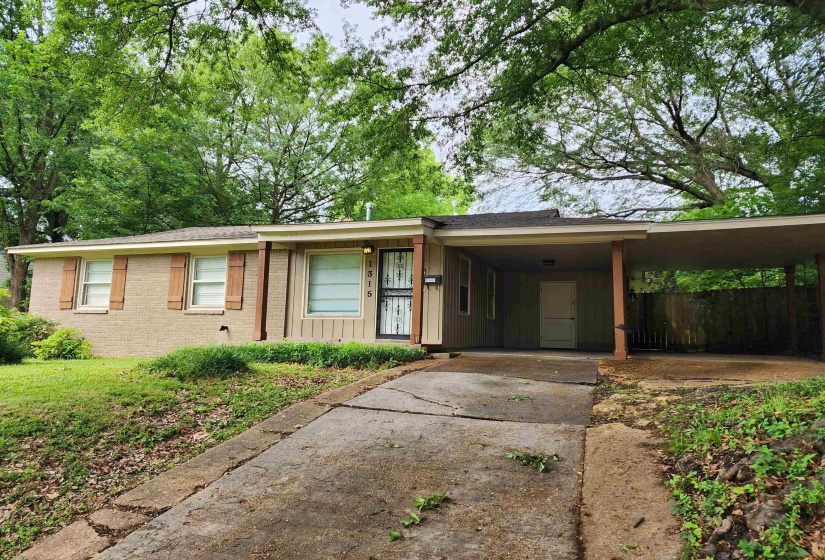 1315 WHITE STATION RD, Memphis, Tennessee 38117, 3 Bedrooms Bedrooms, 6 Rooms Rooms,1 BathroomBathrooms,Rental Properties,For Sale,WHITE STATION,10220808