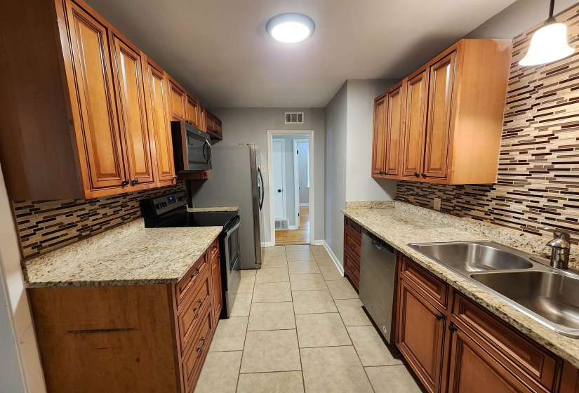 1315 WHITE STATION RD, Memphis, Tennessee 38117, 3 Bedrooms Bedrooms, 6 Rooms Rooms,1 BathroomBathrooms,Rental Properties,For Sale,WHITE STATION,10220808