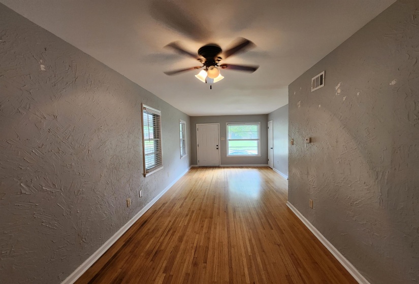 1315 WHITE STATION RD, Memphis, Tennessee 38117, 3 Bedrooms Bedrooms, 6 Rooms Rooms,1 BathroomBathrooms,Rental Properties,For Sale,WHITE STATION,10220808