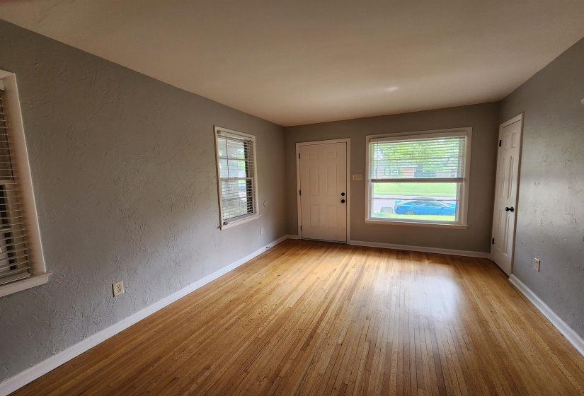 1315 WHITE STATION RD, Memphis, Tennessee 38117, 3 Bedrooms Bedrooms, 6 Rooms Rooms,1 BathroomBathrooms,Rental Properties,For Sale,WHITE STATION,10220808