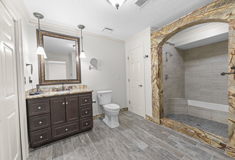 8449 LANSINGWOOD CV, Germantown, Tennessee 38139, 4 Bedroom Bedrooms, 1 Room Rooms,4.2 BathroomBathrooms,Residential,For Sale,LANSINGWOOD,0,10220804