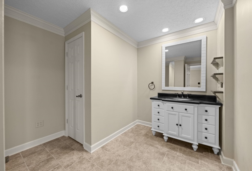 8449 LANSINGWOOD CV, Germantown, Tennessee 38139, 4 Bedroom Bedrooms, 1 Room Rooms,4.2 BathroomBathrooms,Residential,For Sale,LANSINGWOOD,0,10220804