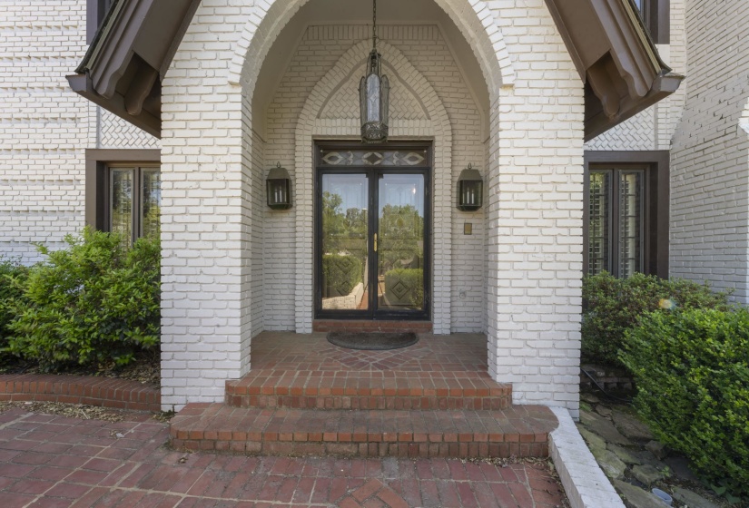 8449 LANSINGWOOD CV, Germantown, Tennessee 38139, 4 Bedroom Bedrooms, 1 Room Rooms,4.2 BathroomBathrooms,Residential,For Sale,LANSINGWOOD,0,10220804