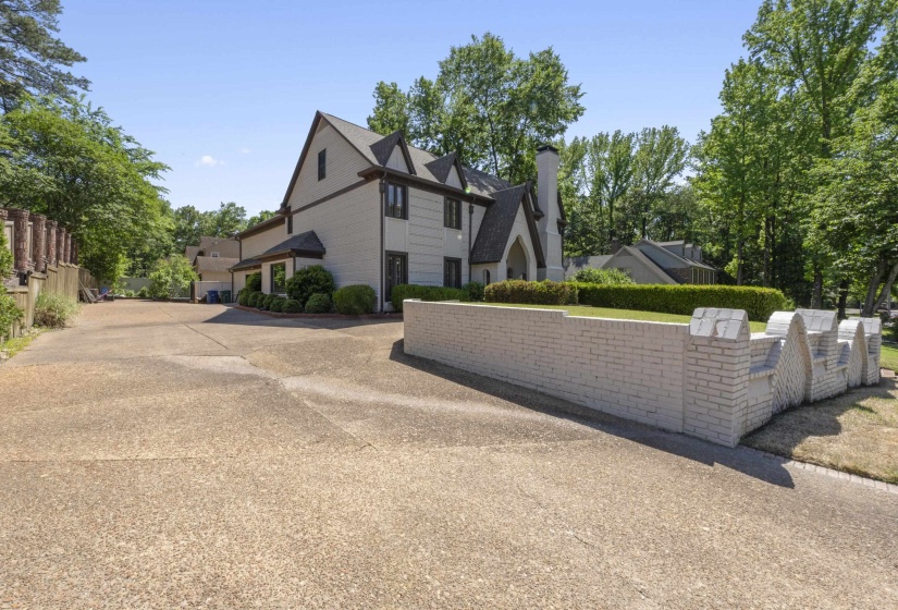 8449 LANSINGWOOD CV, Germantown, Tennessee 38139, 4 Bedroom Bedrooms, 1 Room Rooms,4.2 BathroomBathrooms,Residential,For Sale,LANSINGWOOD,0,10220804