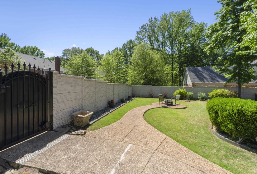 8449 LANSINGWOOD CV, Germantown, Tennessee 38139, 4 Bedroom Bedrooms, 1 Room Rooms,4.2 BathroomBathrooms,Residential,For Sale,LANSINGWOOD,0,10220804