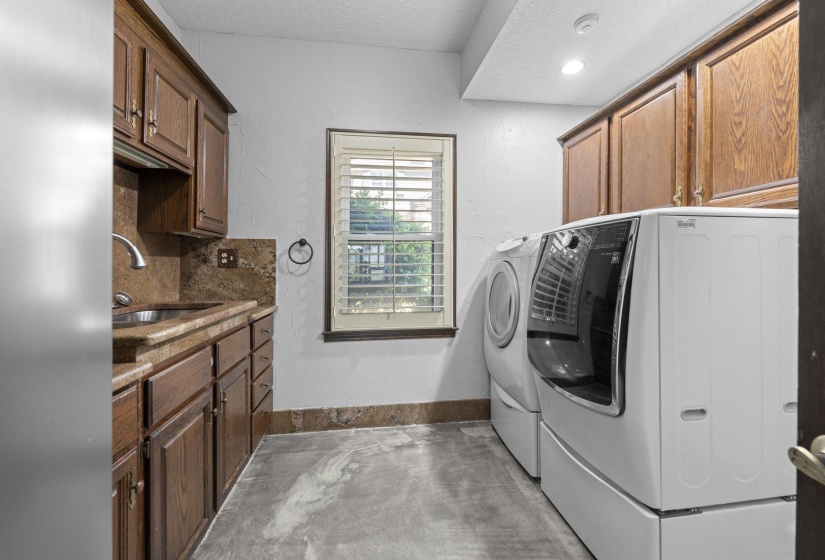 8449 LANSINGWOOD CV, Germantown, Tennessee 38139, 4 Bedroom Bedrooms, 1 Room Rooms,4.2 BathroomBathrooms,Residential,For Sale,LANSINGWOOD,0,10220804