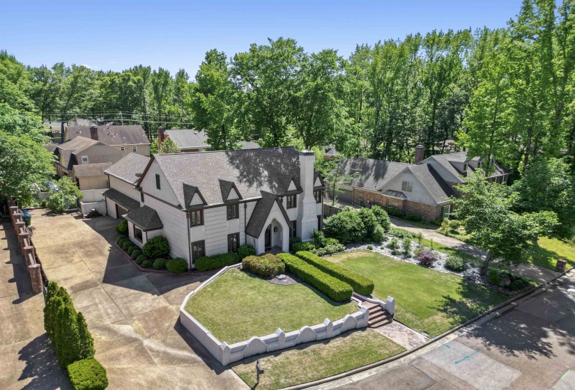 8449 LANSINGWOOD CV, Germantown, Tennessee 38139, 4 Bedroom Bedrooms, 1 Room Rooms,4.2 BathroomBathrooms,Residential,For Sale,LANSINGWOOD,0,10220804