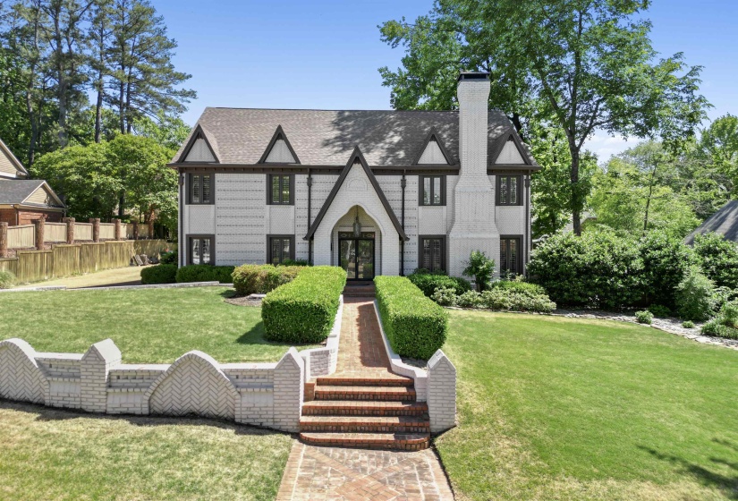8449 LANSINGWOOD CV, Germantown, Tennessee 38139, 4 Bedroom Bedrooms, 1 Room Rooms,4.2 BathroomBathrooms,Residential,For Sale,LANSINGWOOD,0,10220804