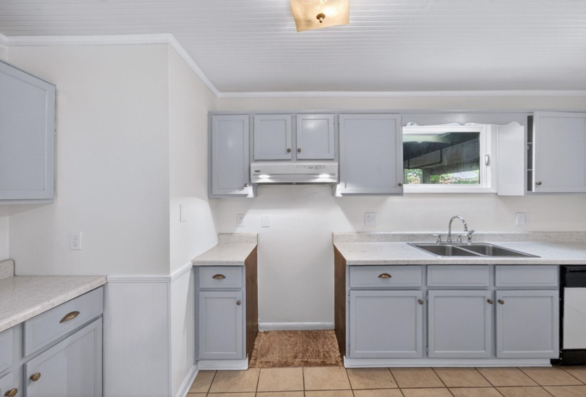 1104 PARKWAY ST, Jackson, Tennessee 38305-5008, 2 Bedroom Bedrooms, 5 Room Rooms,2 BathroomBathrooms,Residential,For Sale,PARKWAY,0,10220813