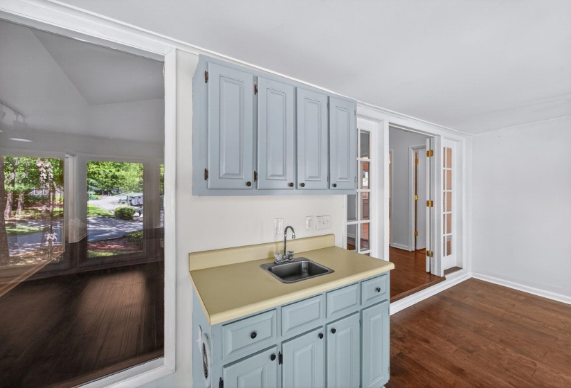 1104 PARKWAY ST, Jackson, Tennessee 38305-5008, 2 Bedroom Bedrooms, 5 Room Rooms,2 BathroomBathrooms,Residential,For Sale,PARKWAY,0,10220813
