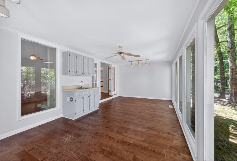 1104 PARKWAY ST, Jackson, Tennessee 38305-5008, 2 Bedroom Bedrooms, 5 Room Rooms,2 BathroomBathrooms,Residential,For Sale,PARKWAY,0,10220813