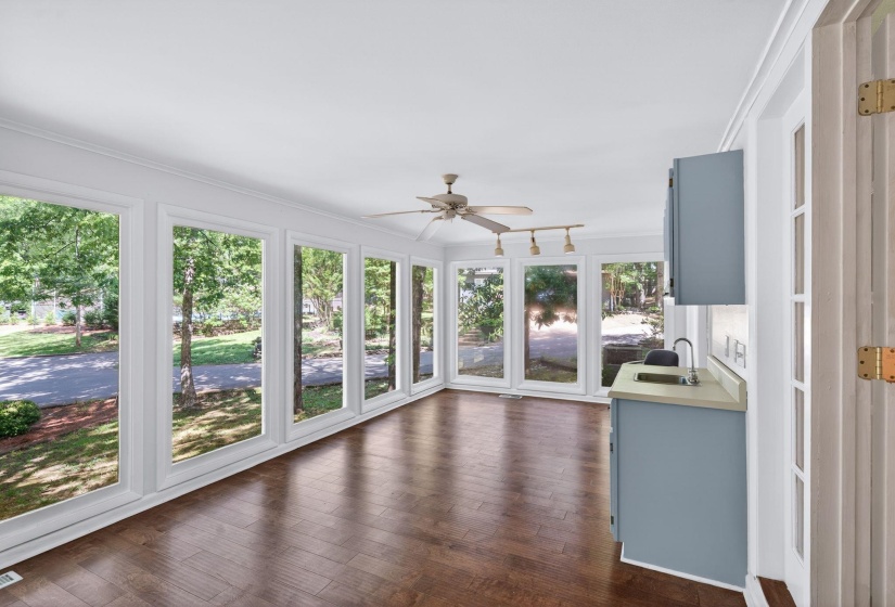 1104 PARKWAY ST, Jackson, Tennessee 38305-5008, 2 Bedroom Bedrooms, 5 Room Rooms,2 BathroomBathrooms,Residential,For Sale,PARKWAY,0,10220813