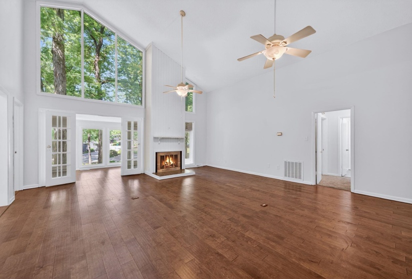 1104 PARKWAY ST, Jackson, Tennessee 38305-5008, 2 Bedroom Bedrooms, 5 Room Rooms,2 BathroomBathrooms,Residential,For Sale,PARKWAY,0,10220813