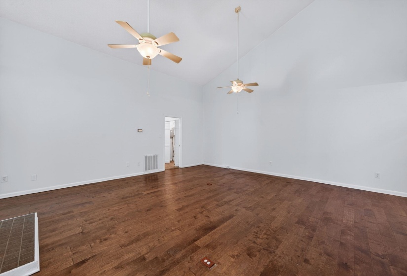 1104 PARKWAY ST, Jackson, Tennessee 38305-5008, 2 Bedroom Bedrooms, 5 Room Rooms,2 BathroomBathrooms,Residential,For Sale,PARKWAY,0,10220813