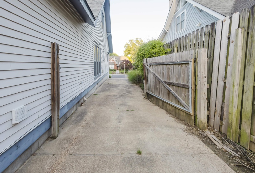 357 ANGELUS ST, Memphis, Tennessee 38112, 4 Bedroom Bedrooms, 7 Room Rooms,3 BathroomBathrooms,Residential,For Sale,ANGELUS,0,10220815
