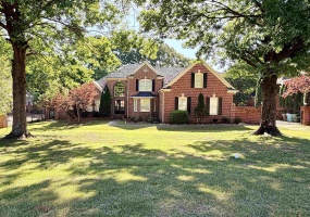 1816 NEW RIVERDALE RD, Germantown, Tennessee 38138, 5 Bedrooms Bedrooms, 10 Rooms Rooms,5.1 BathroomsBathrooms,Residential,For Sale,NEW RIVERDALE,10220834