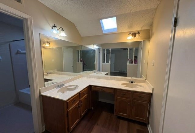 4551 PINE TOP CIR, Memphis, Tennessee 38141, 3 Bedroom Bedrooms, 7 Room Rooms,2 BathroomBathrooms,Rental Properties,For Sale,PINE TOP,0,10220843