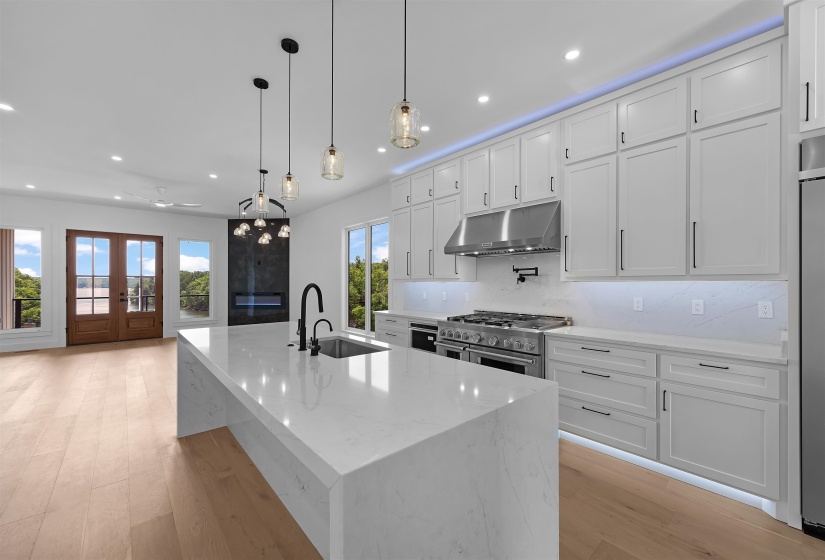 158 CARIBE ROYALE PT, Savannah, Tennessee 38372, 5 Bedroom Bedrooms, 7 Room Rooms,4.1 BathroomBathrooms,Residential,For Sale,CARIBE ROYALE,0,10220850