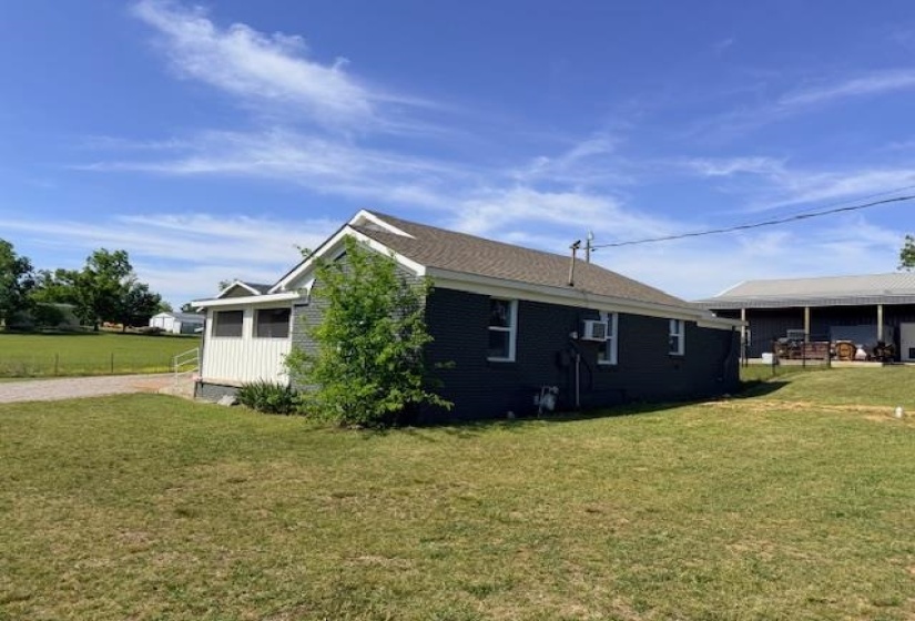 819 MAPLE ST, Adamsville, Tennessee 38310, 1 Bedroom Bedrooms, 7 Room Rooms,1.1 BathroomBathrooms,Residential,For Sale,MAPLE,0,10220857