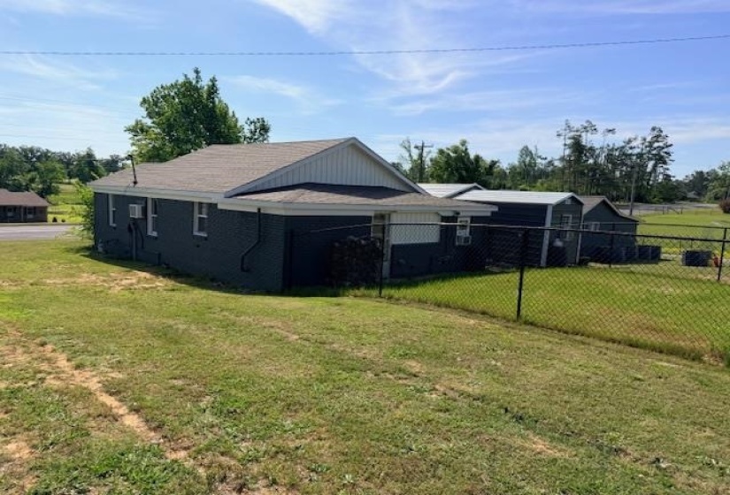 819 MAPLE ST, Adamsville, Tennessee 38310, 1 Bedroom Bedrooms, 7 Room Rooms,1.1 BathroomBathrooms,Residential,For Sale,MAPLE,0,10220857