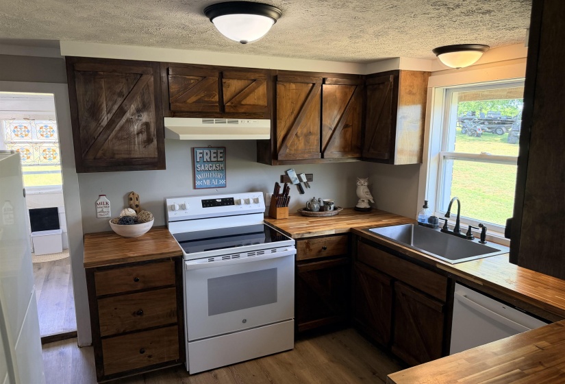 819 MAPLE ST, Adamsville, Tennessee 38310, 1 Bedroom Bedrooms, 7 Room Rooms,1.1 BathroomBathrooms,Residential,For Sale,MAPLE,0,10220857