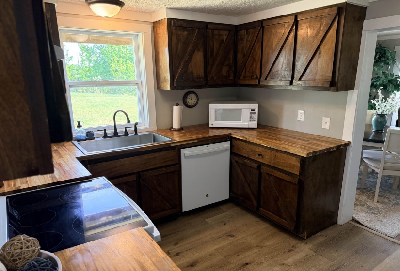 819 MAPLE ST, Adamsville, Tennessee 38310, 1 Bedroom Bedrooms, 7 Room Rooms,1.1 BathroomBathrooms,Residential,For Sale,MAPLE,0,10220857