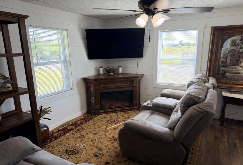 819 MAPLE ST, Adamsville, Tennessee 38310, 1 Bedroom Bedrooms, 7 Room Rooms,1.1 BathroomBathrooms,Residential,For Sale,MAPLE,0,10220857